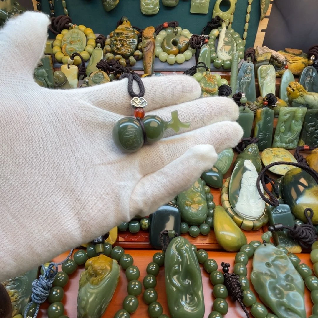 岫岩老玉（透闪石质玉）未镶嵌颈饰