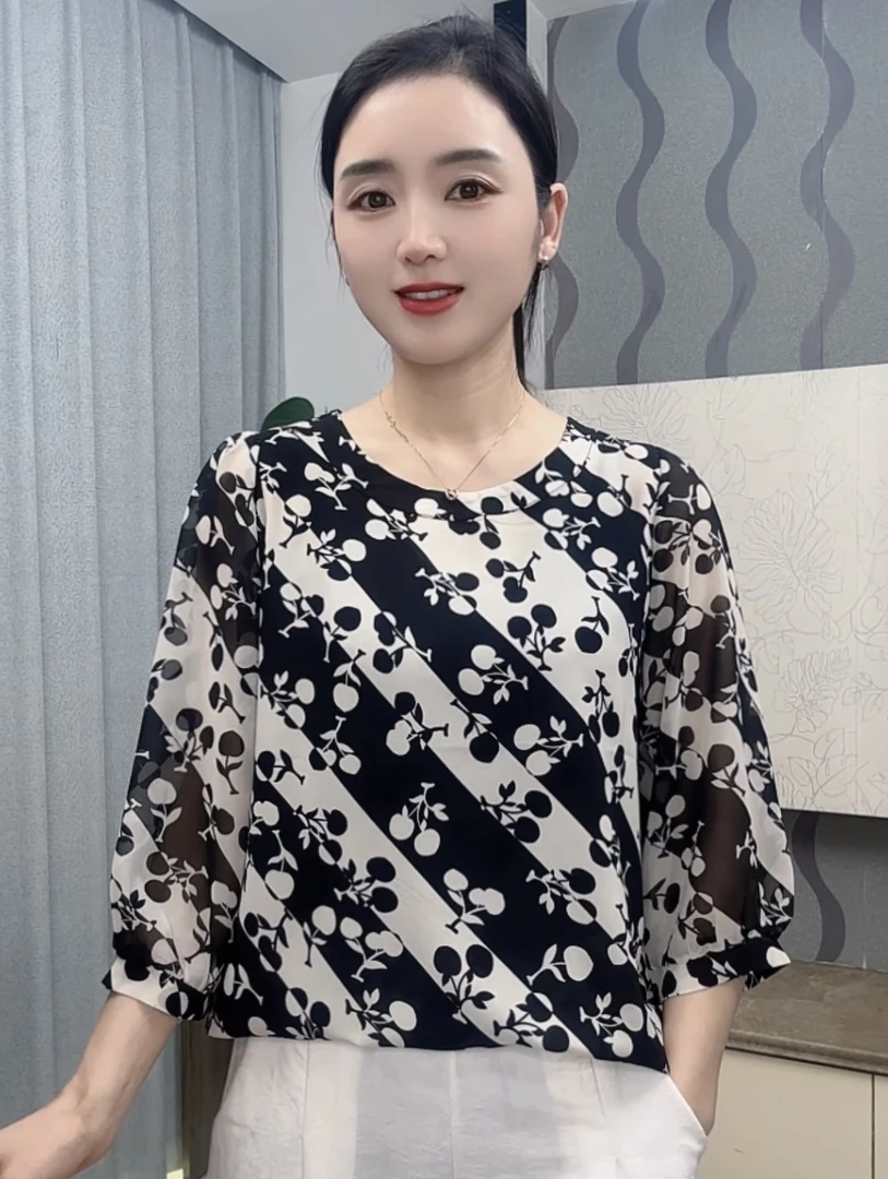 【樱桃花】2025春季新款圆领时尚洋气宽松印花遮肚气质显瘦小衫