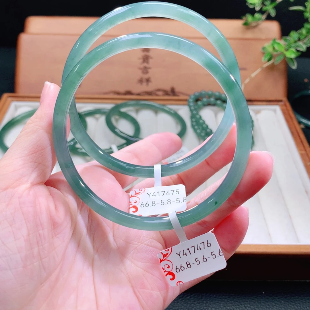 翡翠手镯（圆镯）未镶嵌