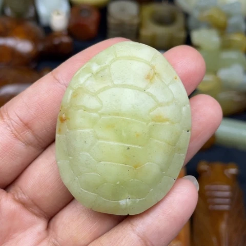 未镶嵌蛇纹石玉颈饰60