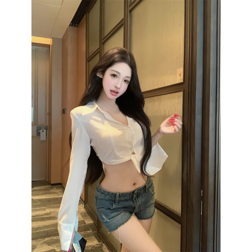 白色polo领长袖衬衫女夏季辣妹风修身衬衣设计感气质短款露脐上衣