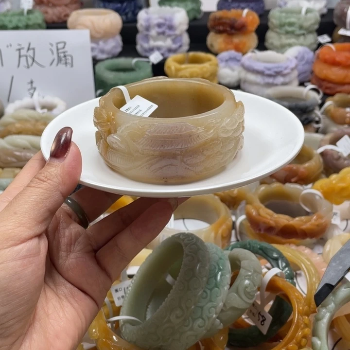 西***馆石英质玉未镶嵌手镯