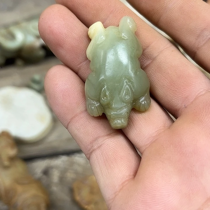 和田玉（糖玉）未镶嵌挂件和田玉