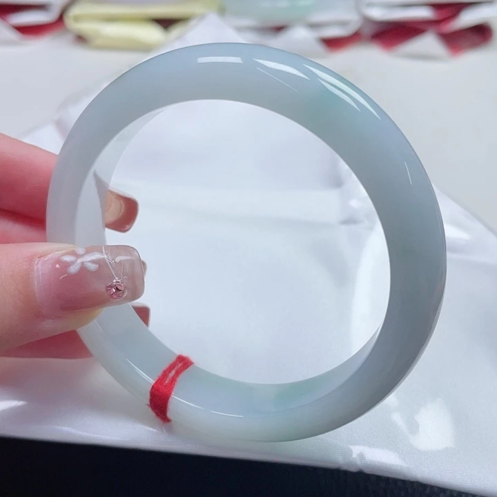 翡翠手镯未镶嵌缅甸