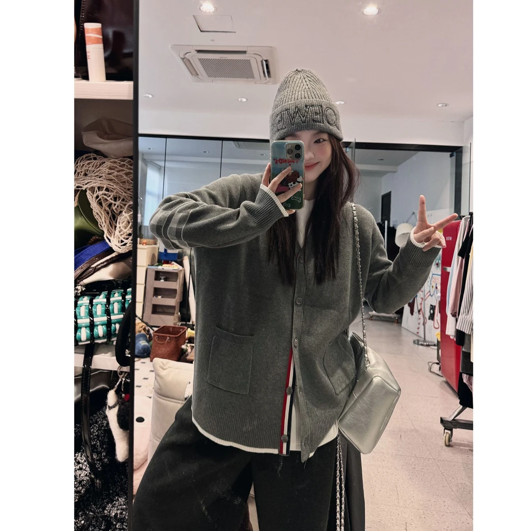 晶咕【BF小狗】后背小狗图案V领宽松单排扣针织外套