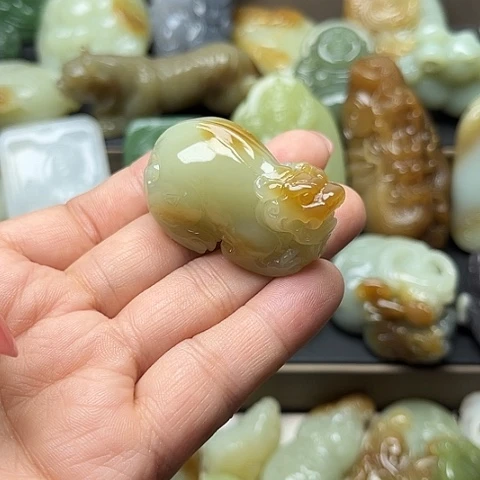 颈饰未镶嵌和田玉?****j