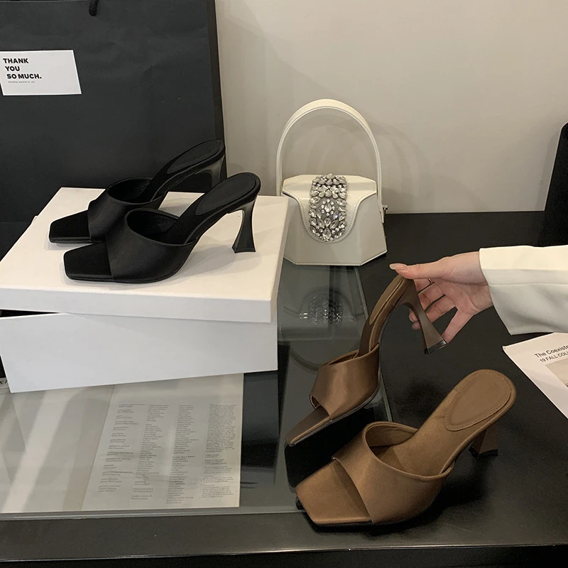2025春夏新款时尚高跟女鞋法式简约气质凉拖鞋优雅气质方头凉鞋