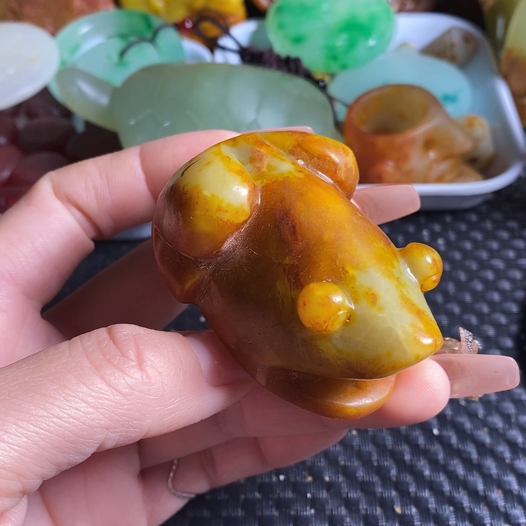 岫岩老玉（透闪石质玉）未镶嵌珠宝奇石