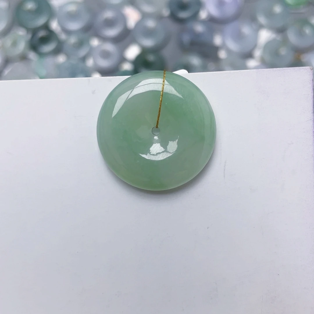 翡翠未镶嵌颈饰平安扣