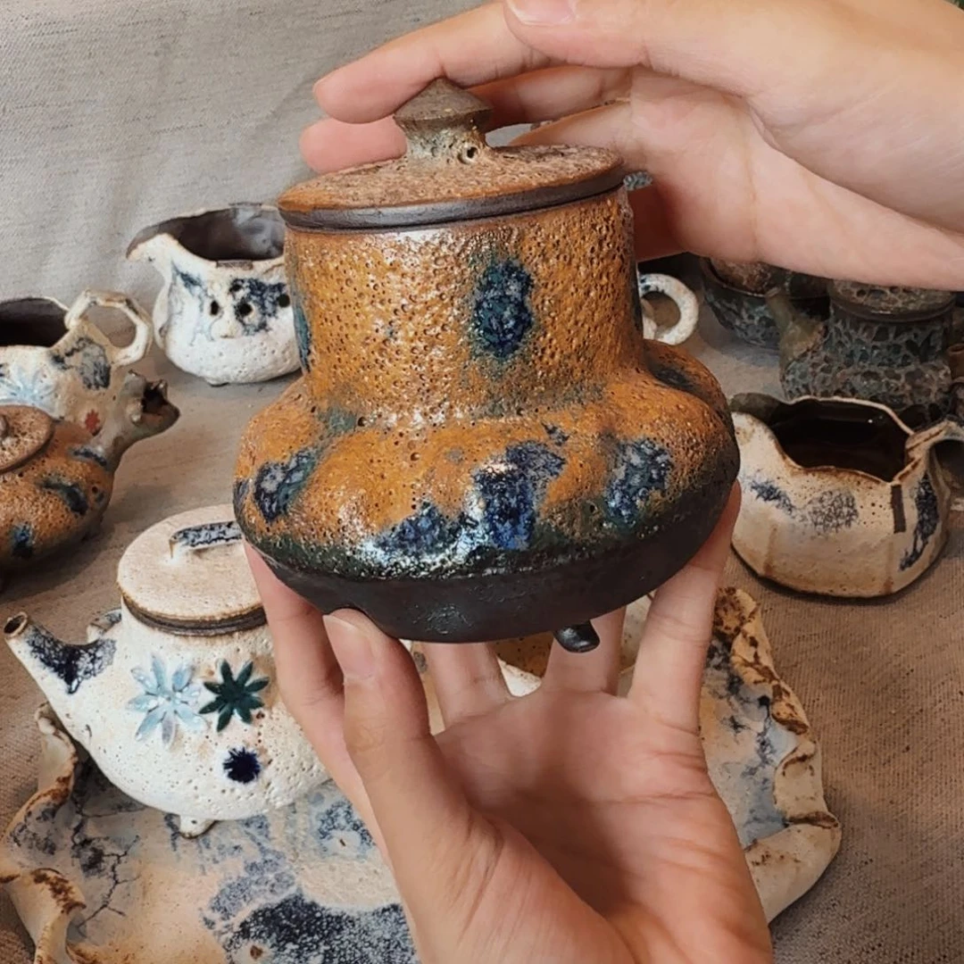 一个茶叶罐一个一个