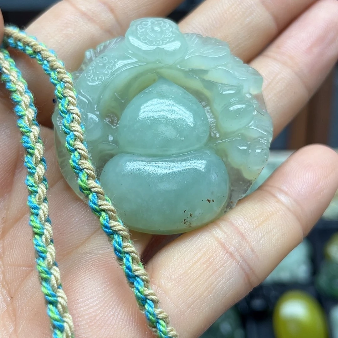 蛇纹石玉未镶嵌颈饰微瑕不退不换