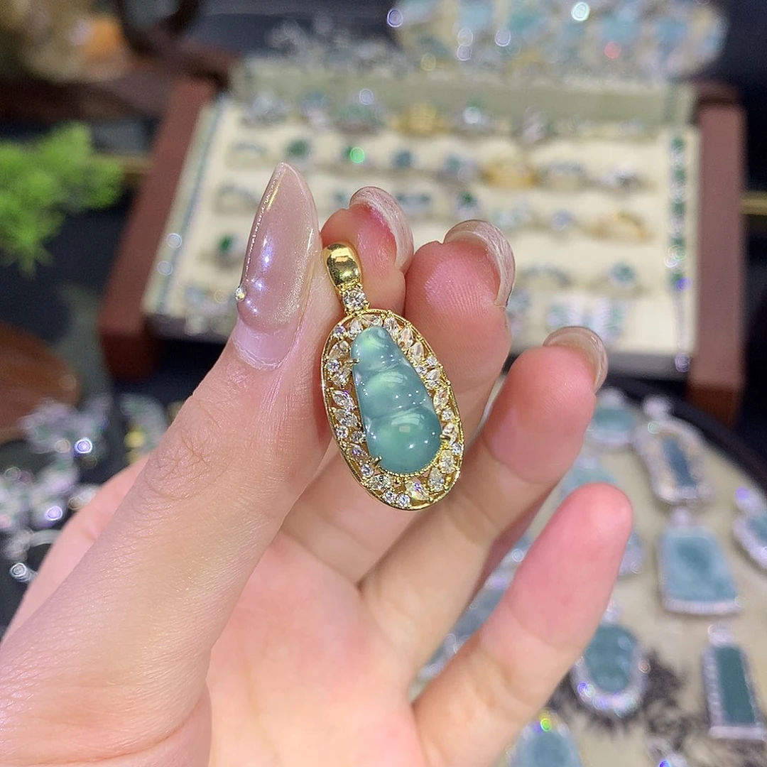 翡翠未镶嵌颈饰福豆吊坠