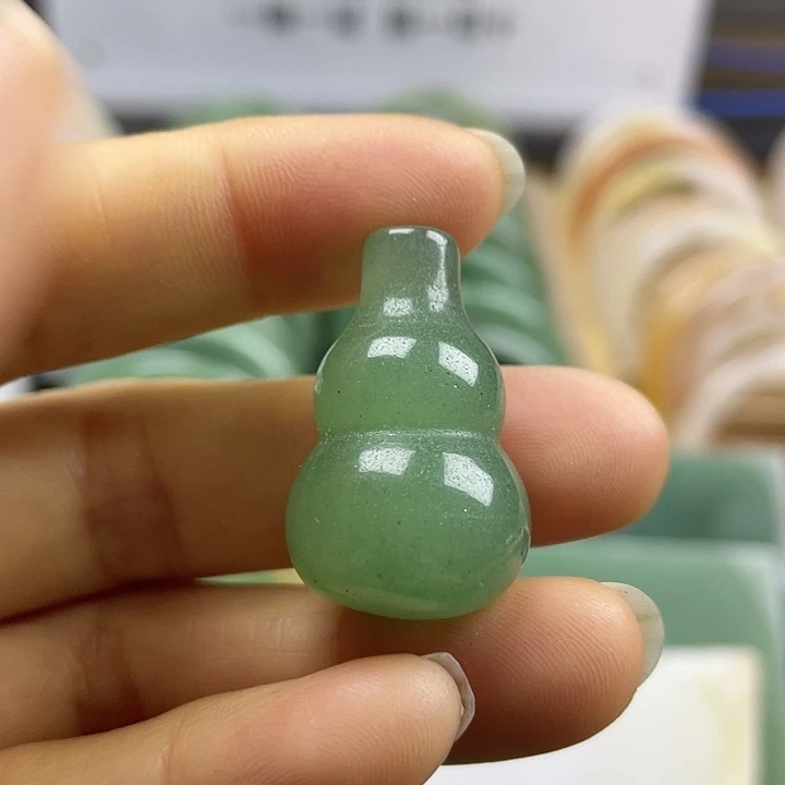 石英质玉未镶嵌颈饰