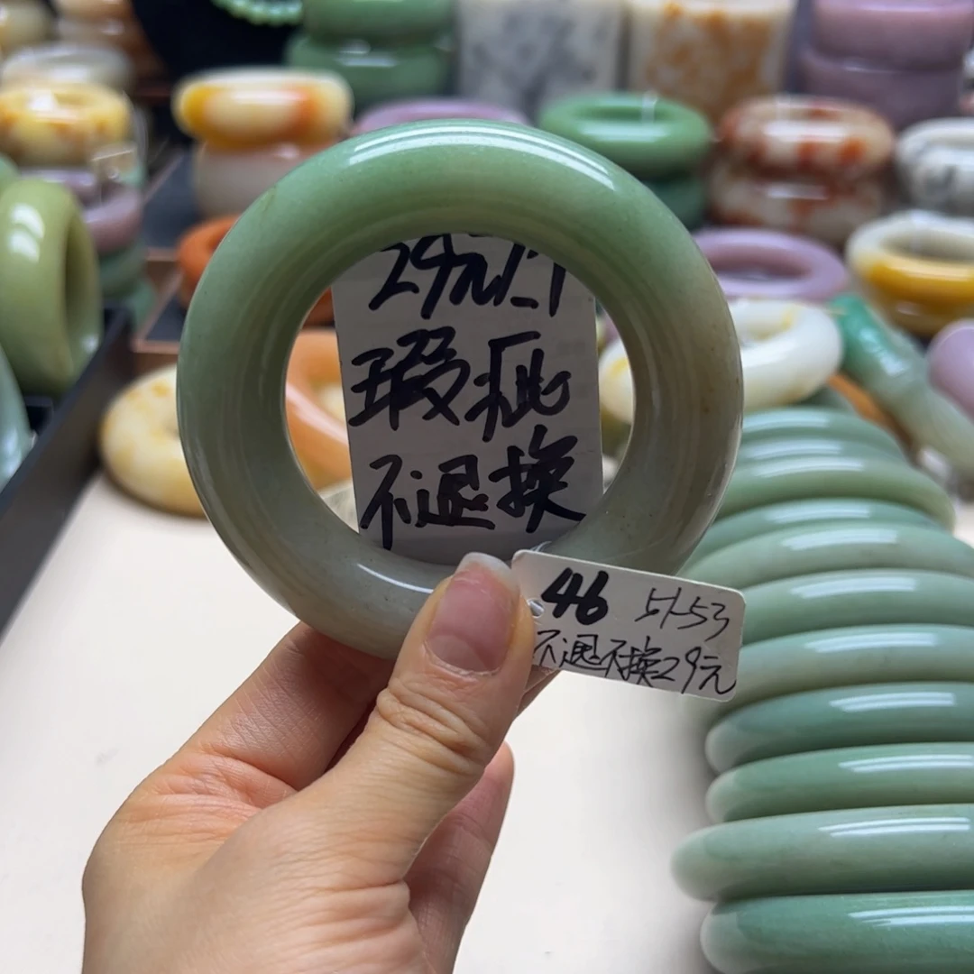 未镶嵌手镯石英岩玉
