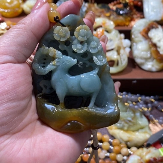 蛇纹石玉未镶嵌颈饰