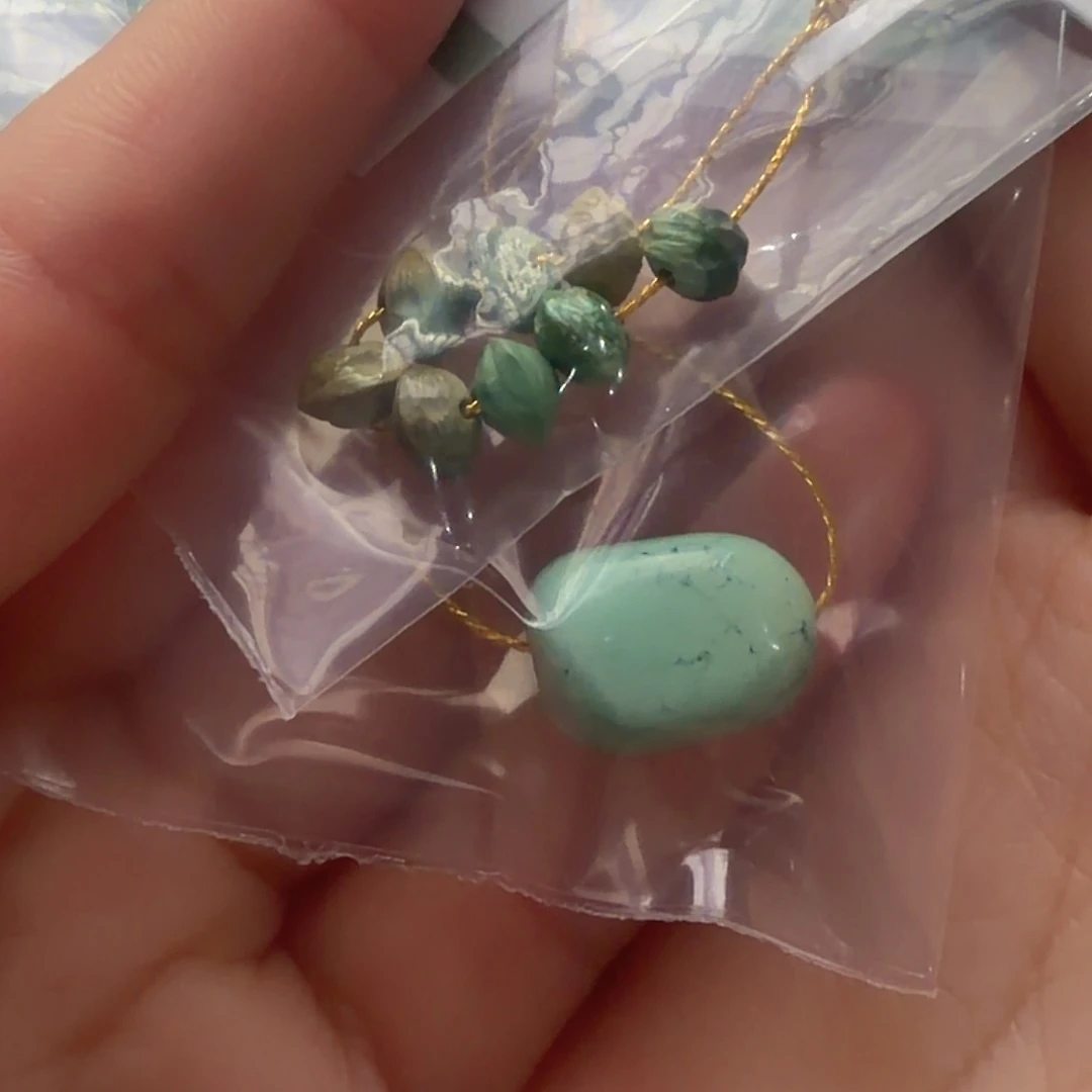 绿松石未镶嵌颈饰