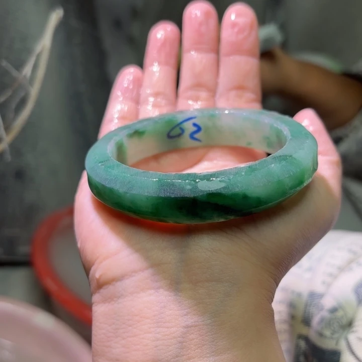 财***来石英质玉（非洲翠）未镶嵌手镯定制