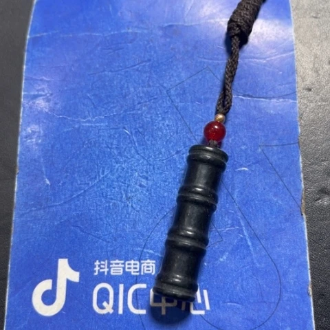 和田玉挂件未镶嵌时****切