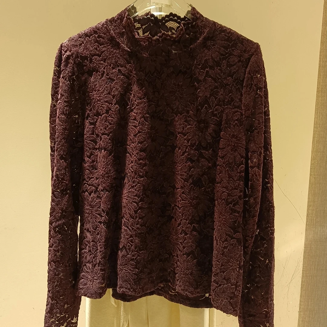 88128法式蕾丝植绒大花瓣紫色长袖打底上衣