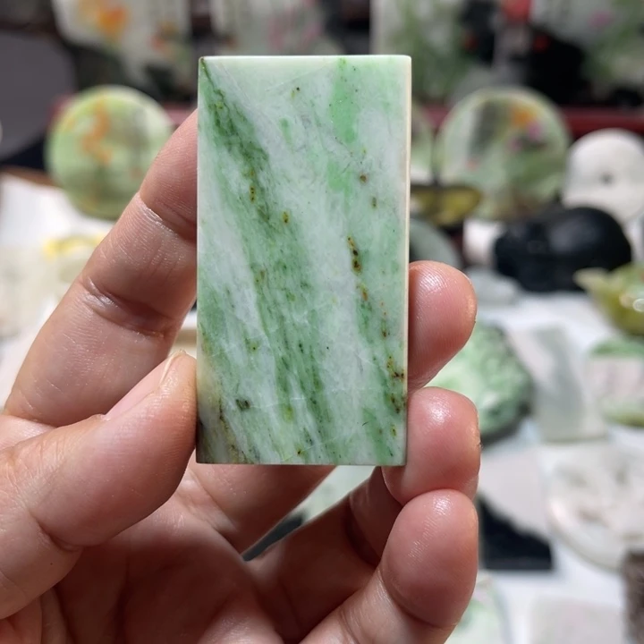 独山玉未镶嵌颈饰