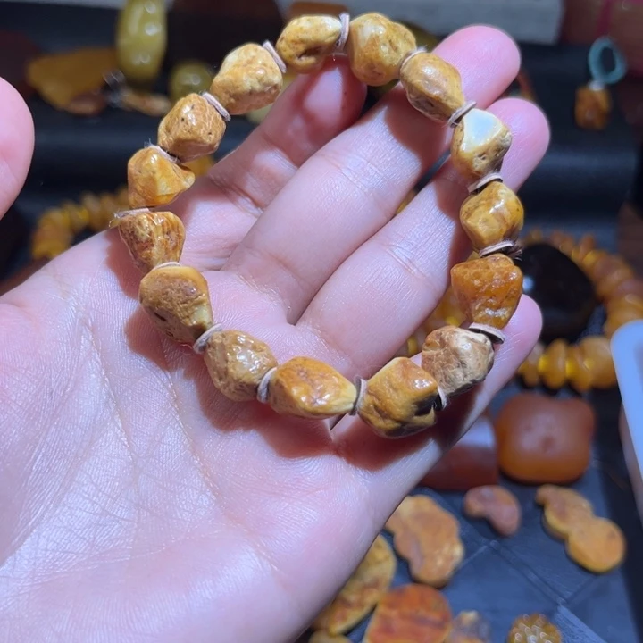 我***人琥珀未镶嵌颈饰手串