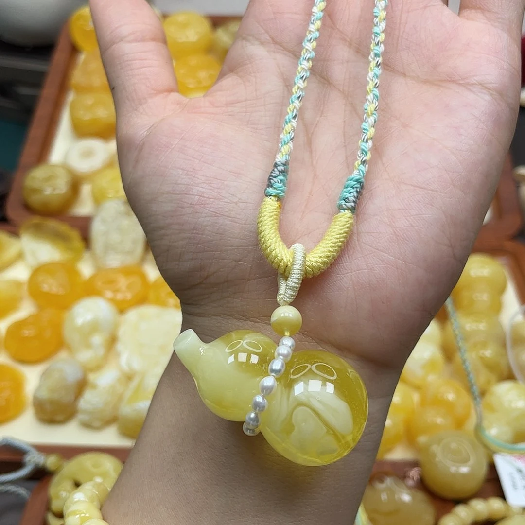 未镶嵌蜜蜡裸石小***?蜜蜡