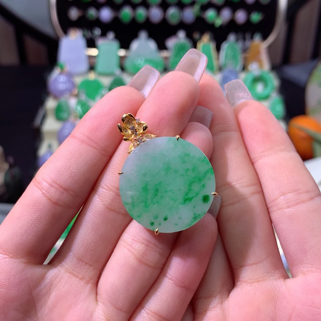 翡翠颈饰18K金镶嵌翡翠