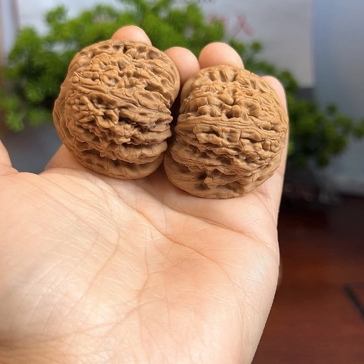 离**远涿鹿南疆石文玩核桃