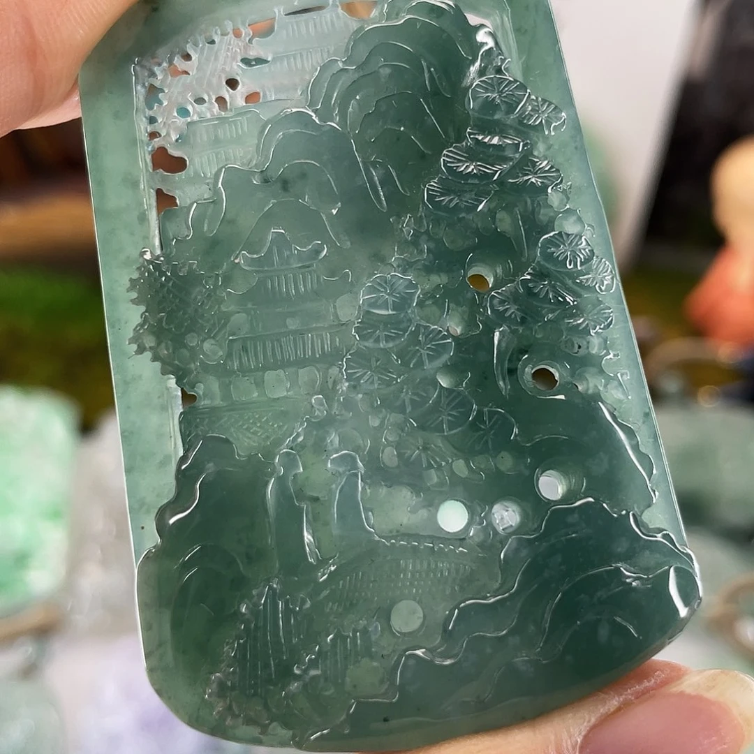 翡翠未镶嵌颈饰山水