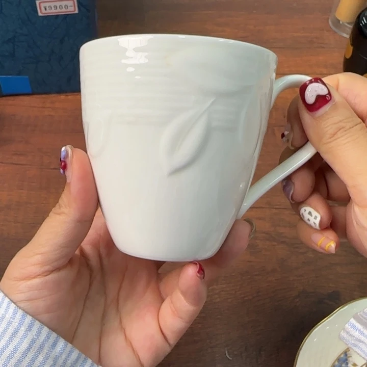 一个陶瓷物件哈哈哈哈