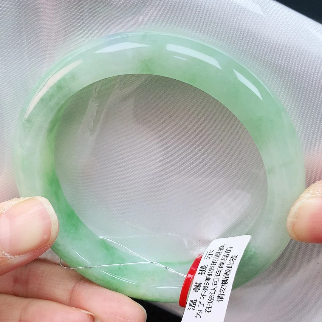 翡翠手镯未镶嵌56圈