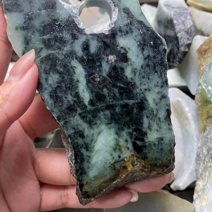 翡翠未镶嵌颈饰翡翠