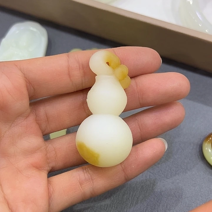 和田玉未镶嵌颈饰52/25