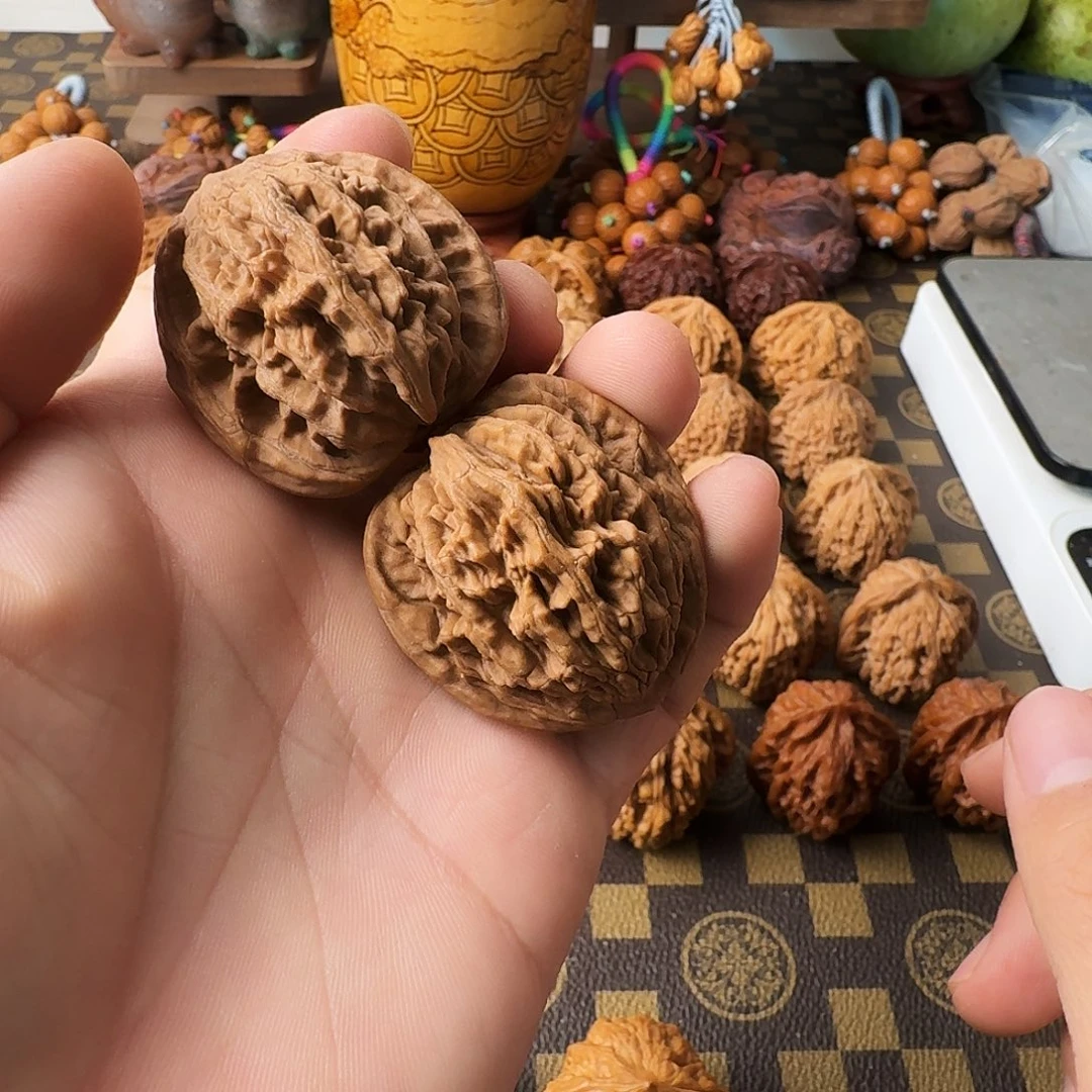 把件文玩核桃麦穗虎头
