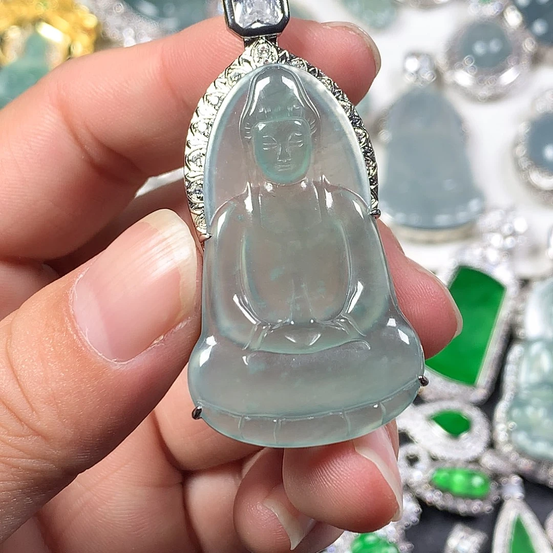 哇****翡翠未镶嵌颈饰素衣