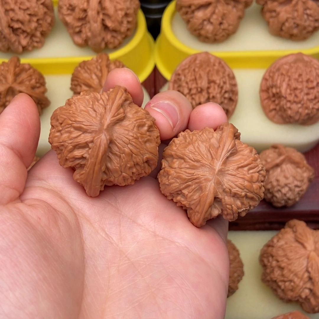 文玩核桃把件38全品红皮石子磨