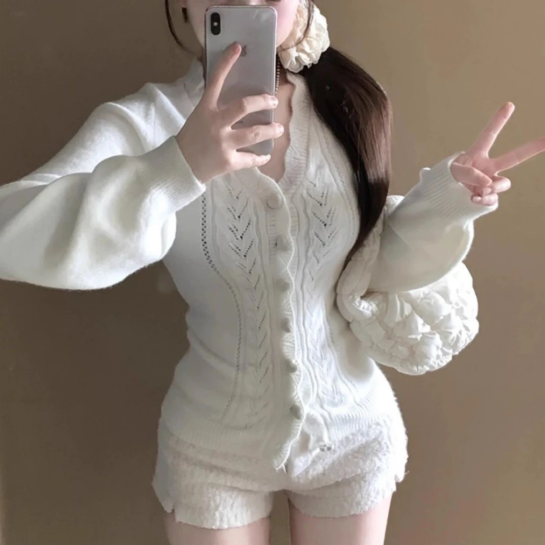 早秋复古镂空V领花边麻花毛衣2025小众显瘦外搭上衣毛针织开衫女