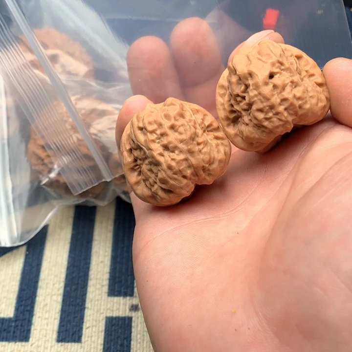 文玩核桃吊坠36蛤蟆头49