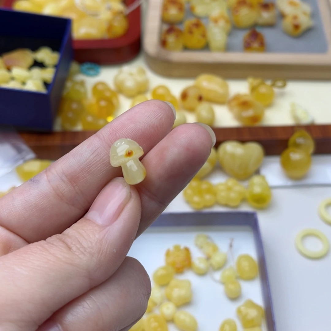 【闪购商品】蜜蜡裸石未镶嵌秋*配饰