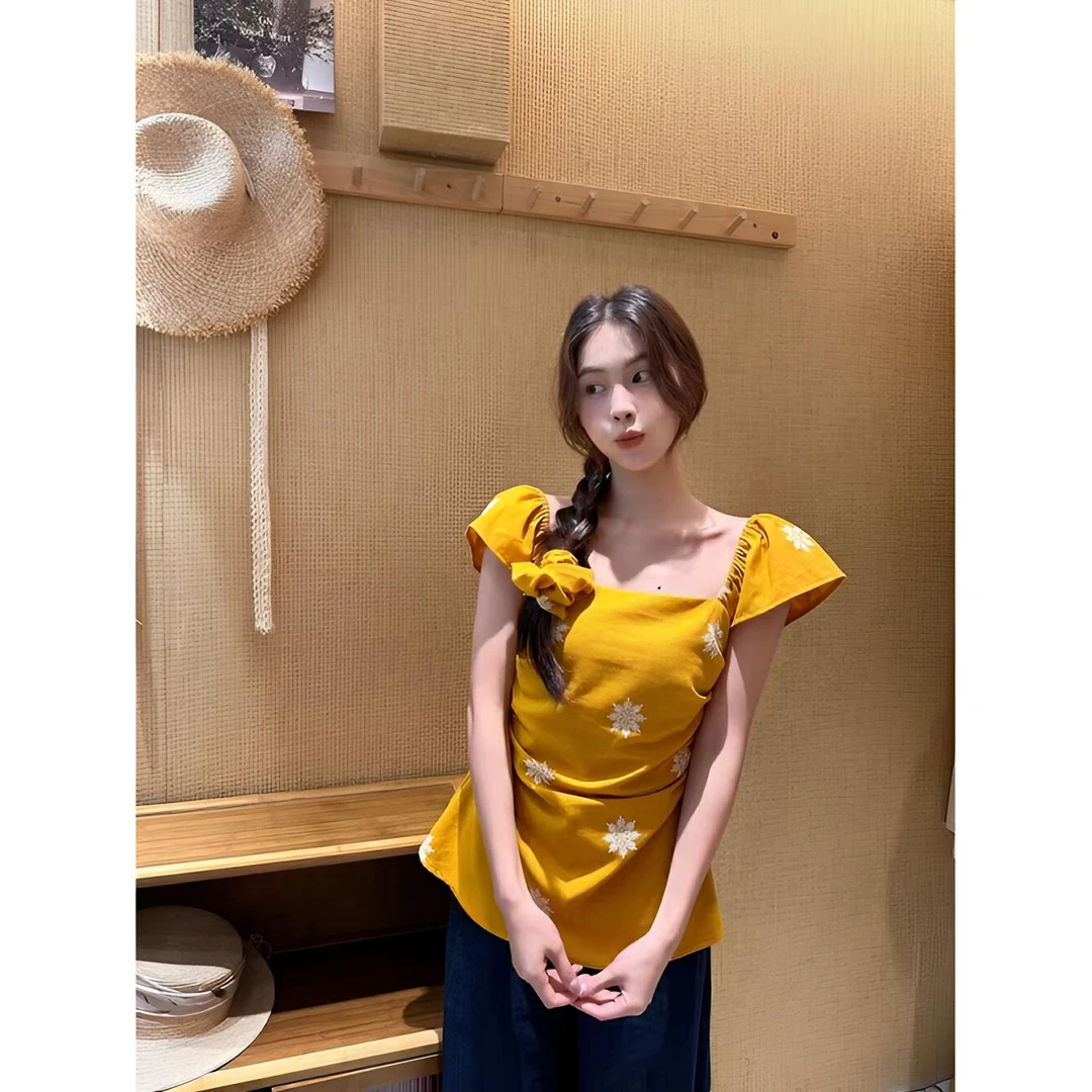 2025年夏季新款小飞袖方领收腰短袖衬衫女度假风气质时尚休闲上衣