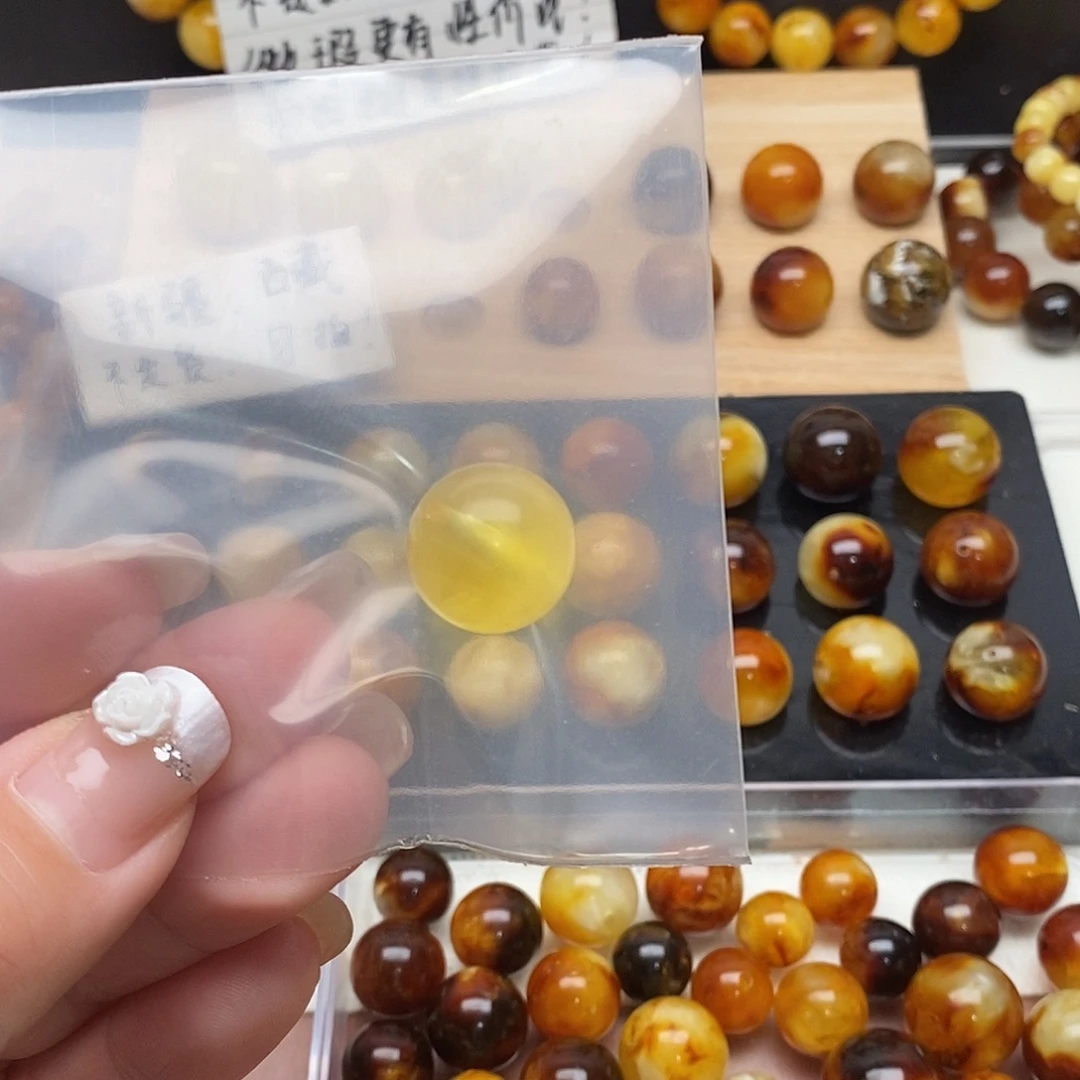 大****虫珀未镶嵌裸石蜜蜡
