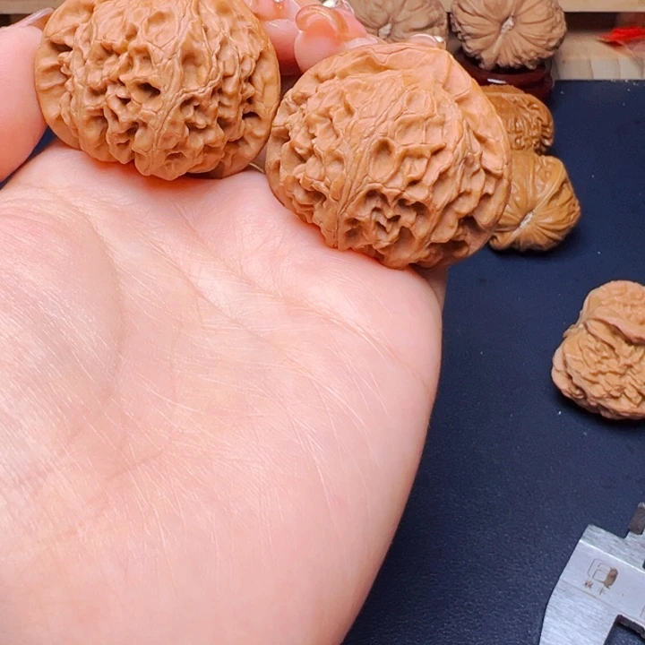 文玩核桃吊坠桃心灯40