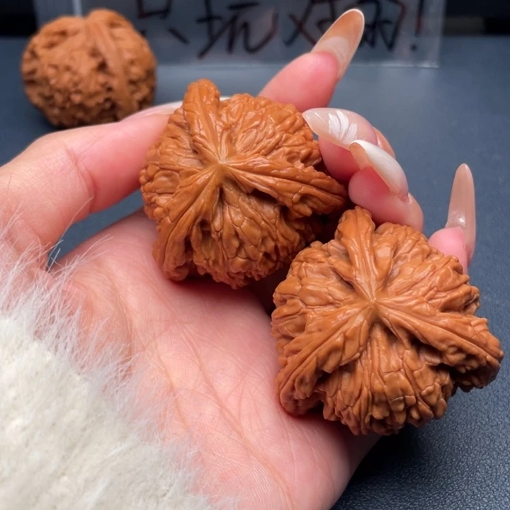 用***5吊坠文玩核桃白狮子