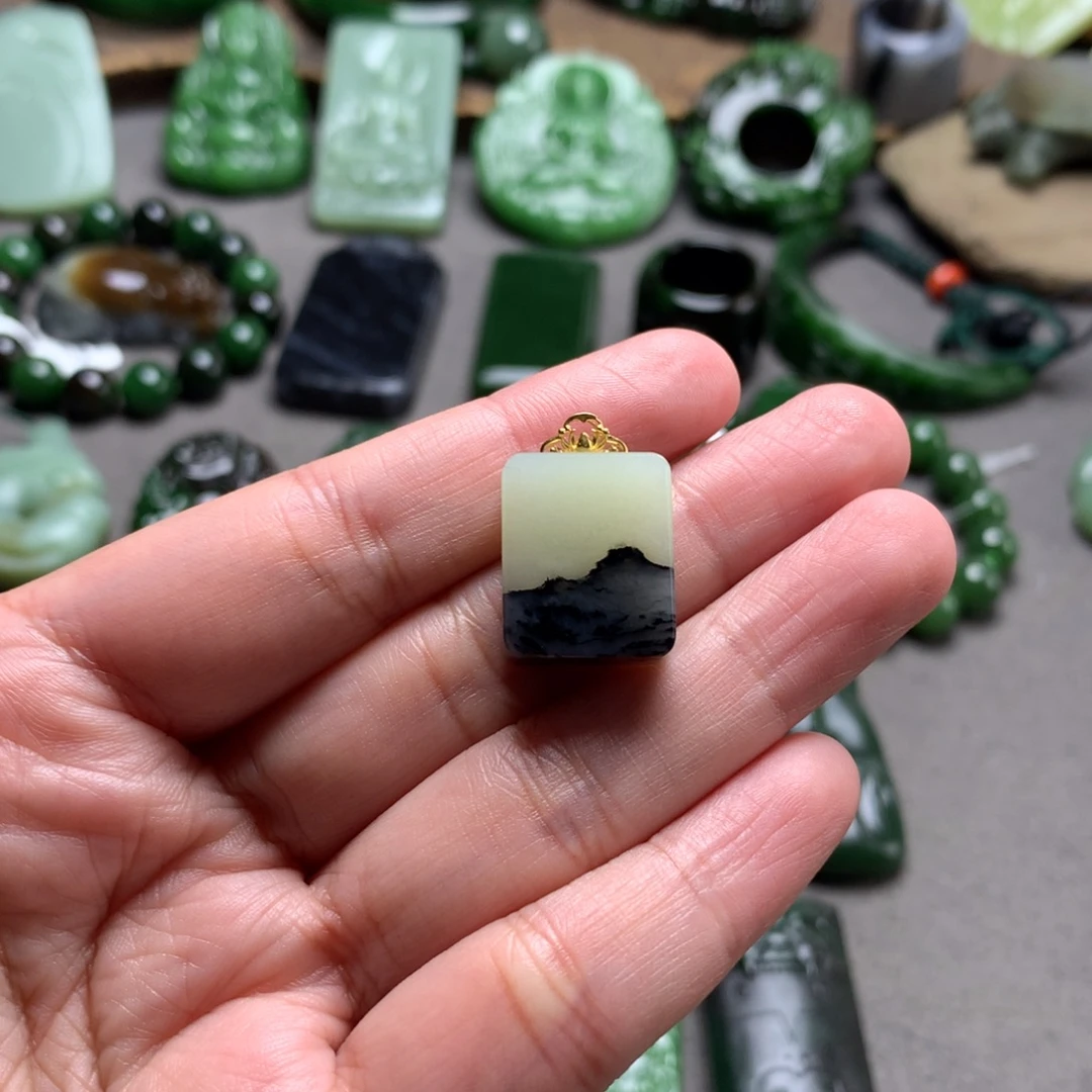 颈饰18K金镶嵌和田玉