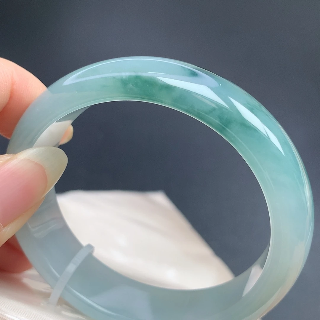 翡翠未镶嵌手镯（贵妃镯）53.5圈口