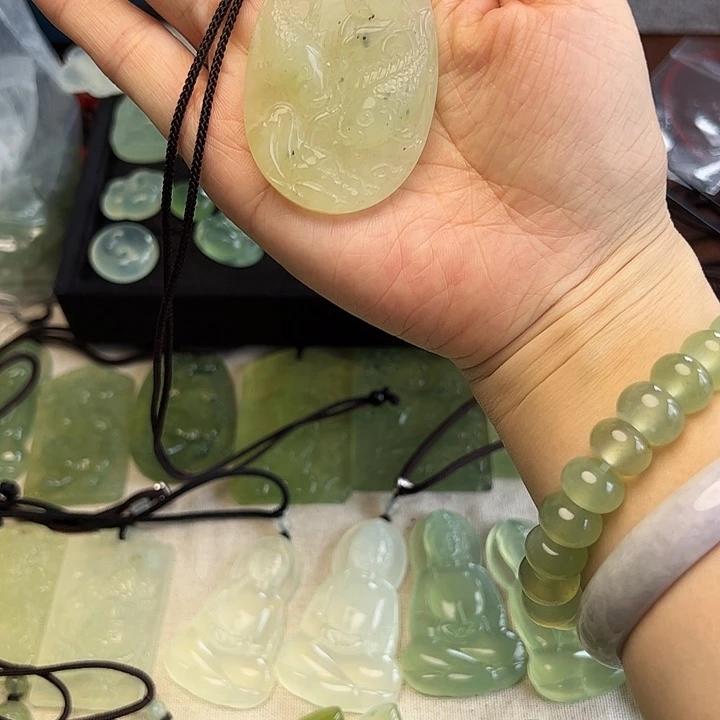 蛇纹石玉合金颈饰