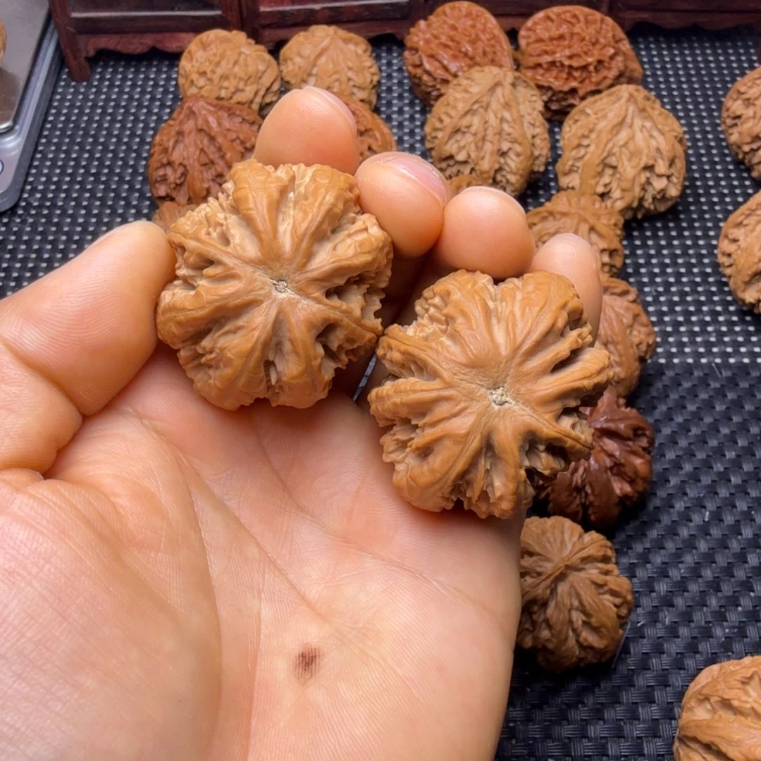 文玩核桃吊坠秦八棱