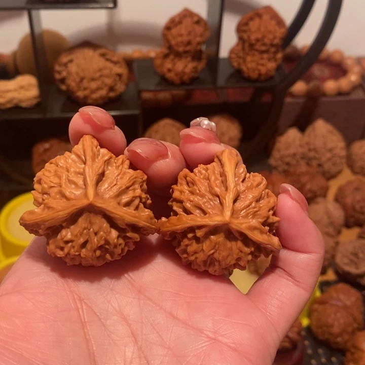 用***3文玩核桃吊坠三棱