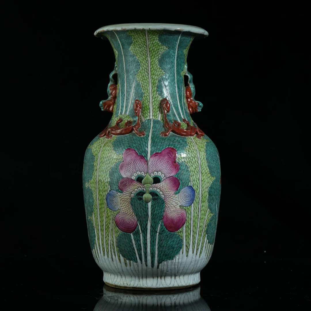 lot16462 6858 清嘉庆 粉彩百财蝴蝶纹堆塑螭龙狮耳大尊 H:37