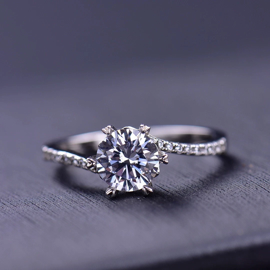 925银莫桑石戒指 925银莫桑石 雪花扭臂一克拉